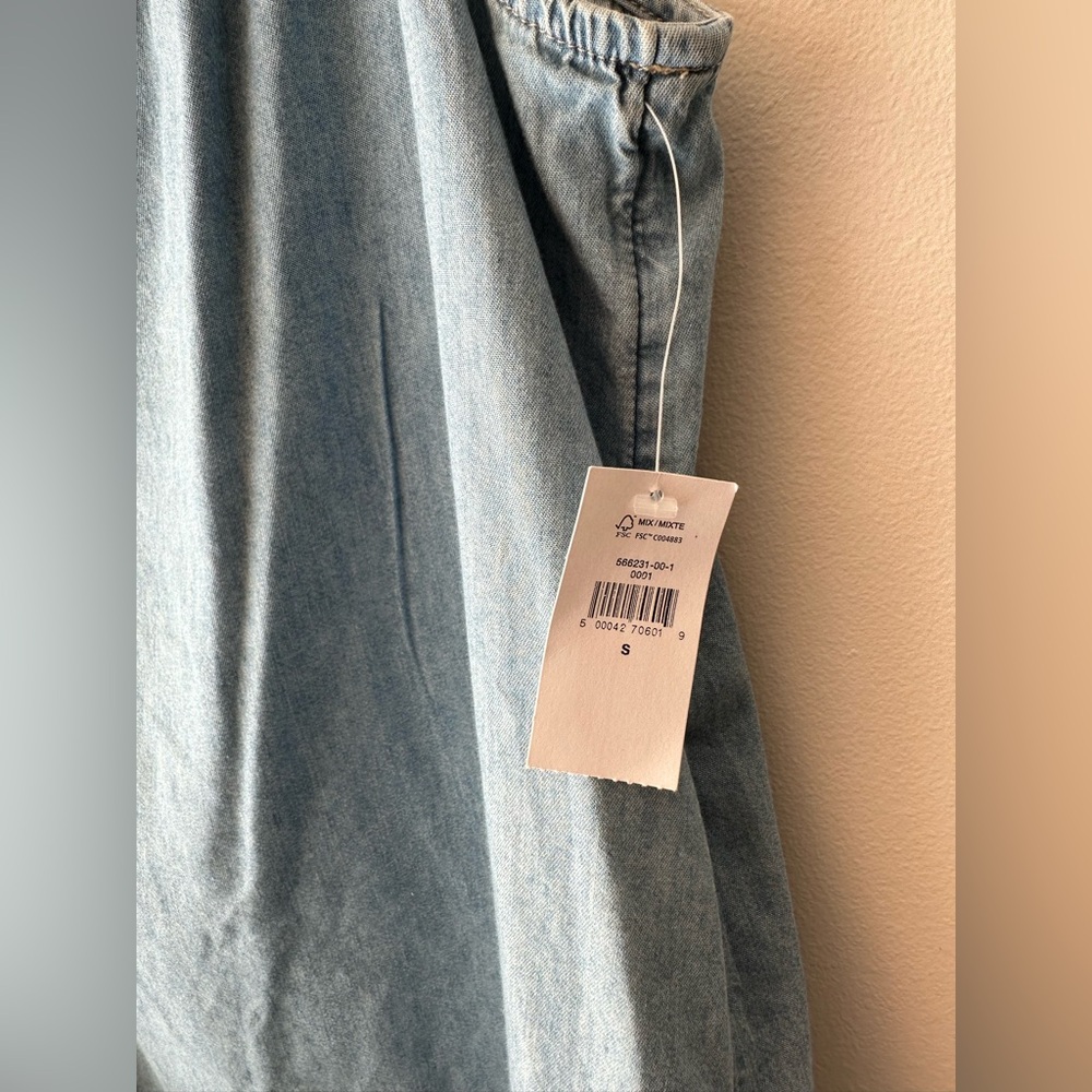 NWT Old Navy Chambray Sleeveless Blouse - Picture 5 of 8